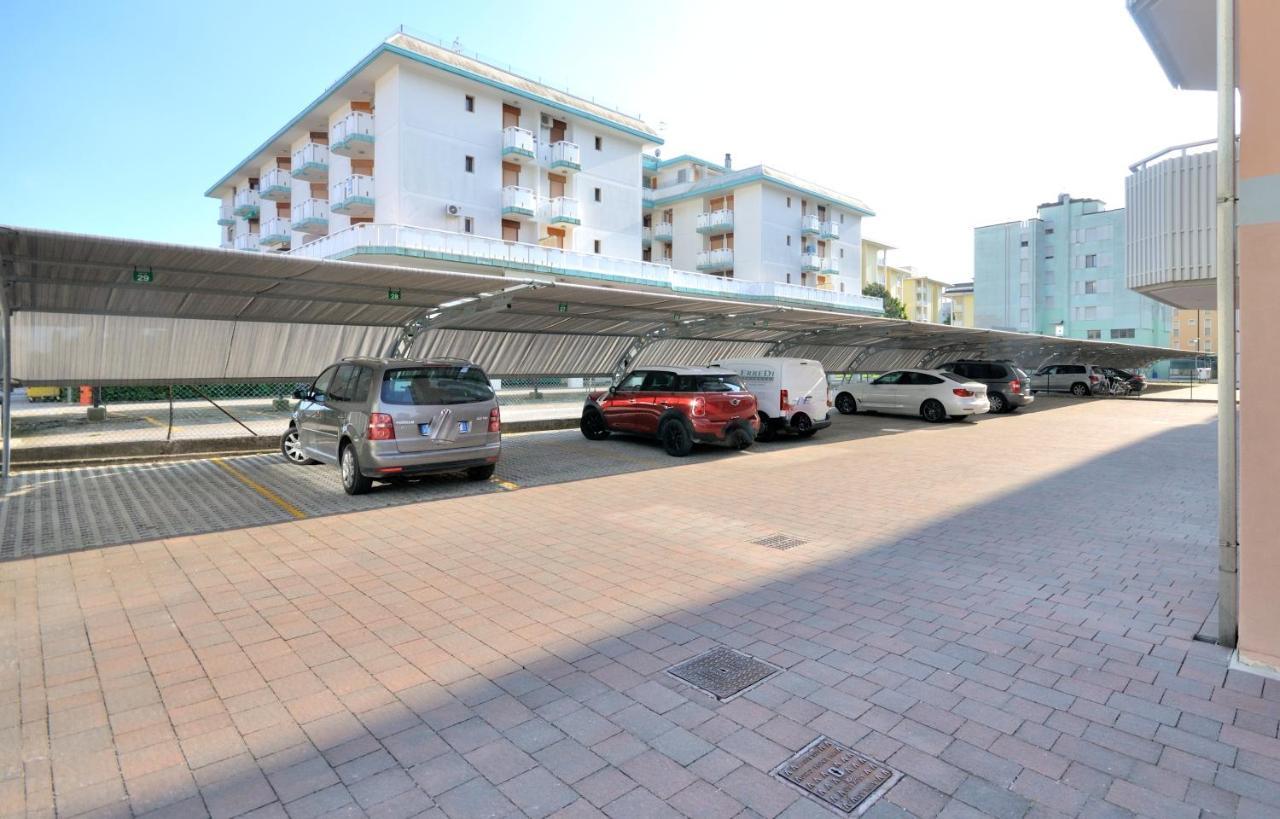 Condominio Malta Bibione Buitenkant foto